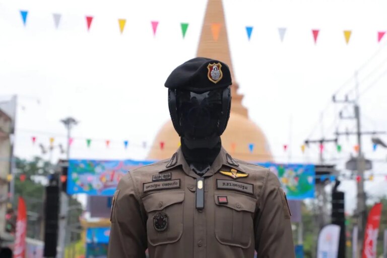 tayland-dunyanin-ilk-yapay-zeka-robot-polisini-tanitti-EjcTCaal.jpg